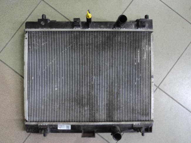 Toyota Yaris II Kühler Wasserkühler Benzin