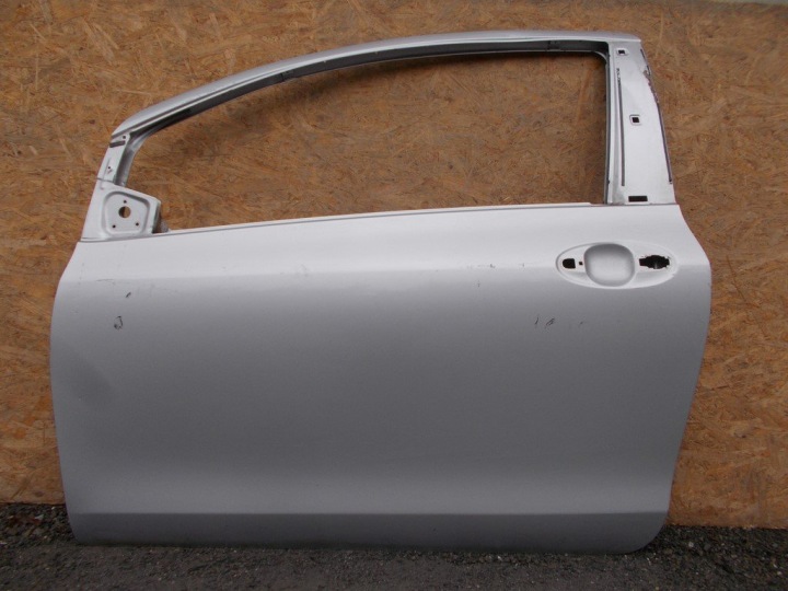 dveře levé TOYOTA YARIS 2 II 2005-2012R 3D 3 dveře