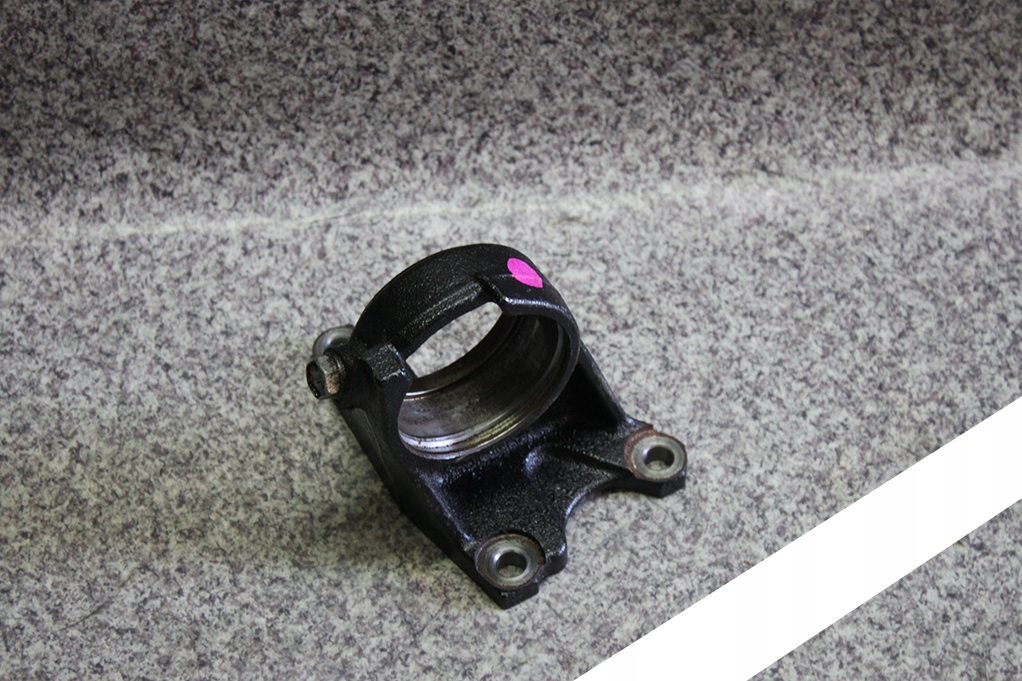 фото №1, Rav4 iv 2.2d-cat 2013- опора полуось оригинал