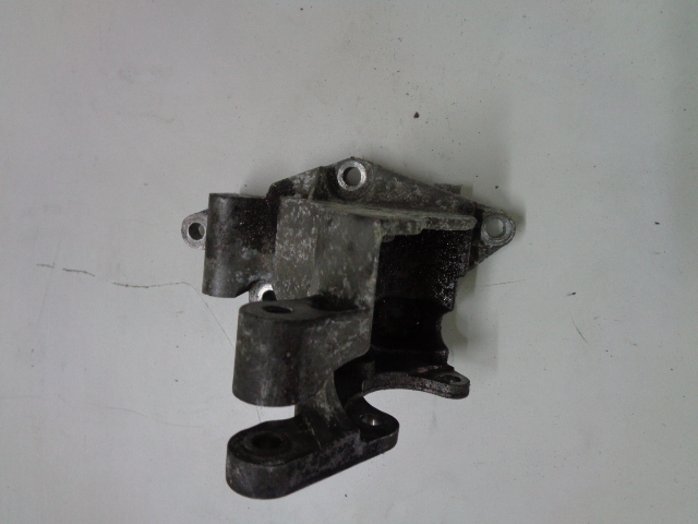 фото №1, Kia carnival 2.5 v6 02-06 r основание генератора