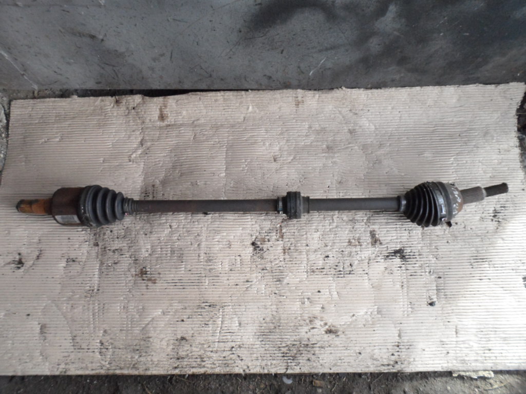 фото №1, Приводной вал правая voyager v 2.8 crd 2008 r. -