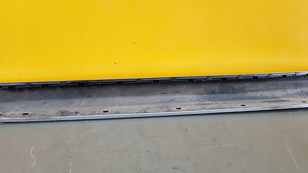 фото №13, Mercedes cls w218 63 amg 218 sedan накладка порог молдинг порог правая 792