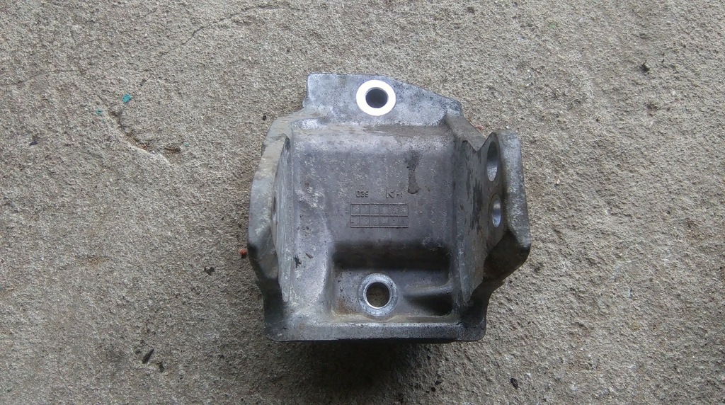 фото №1, Mitsubishi space runner 2.4 gdi кронштейн генератора