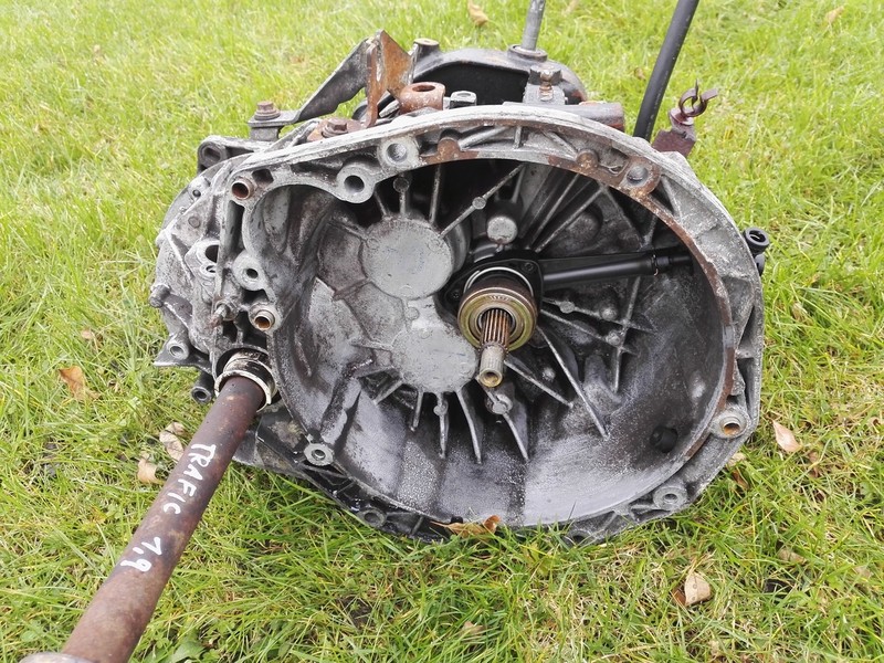 Привідний вал права довга trafic vivaro primastar 1.9 dci в Україні