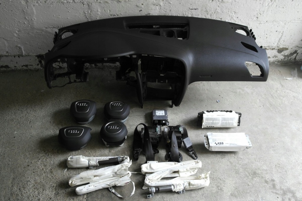 фото №1, Audi a5 s5 rs5 приборная панель консоль подушка безопасности ремни приборная панель