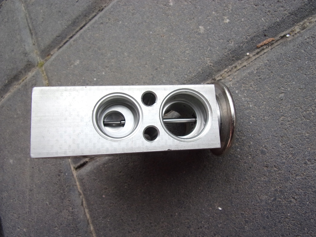 фото №3, Infiniti q30 1.5 d клапан расширительный 2468300084