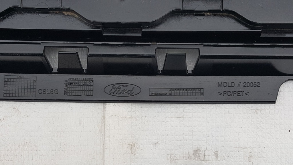 Ford fiesta mk8 st-line 2017-2021 решітка  решітка радіатора оригінал Оригінал