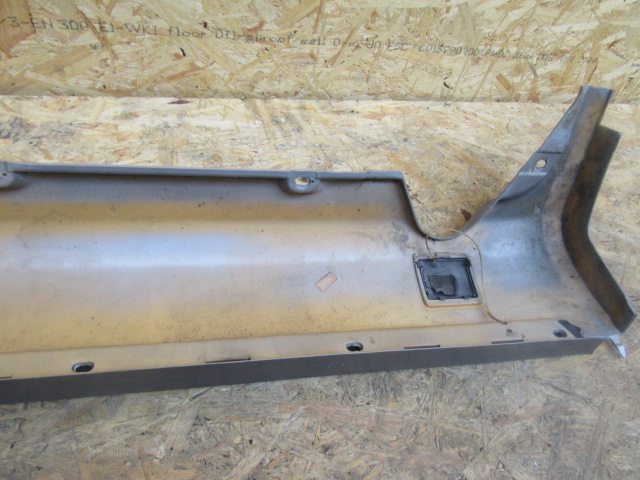 фото №16, 3 mercedes w124 левая молдинг порог накладка na порог наружный