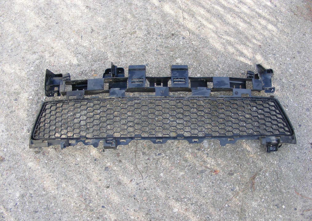 фото №1, Dacia sandero ii 2 решётка средняя бампера перед