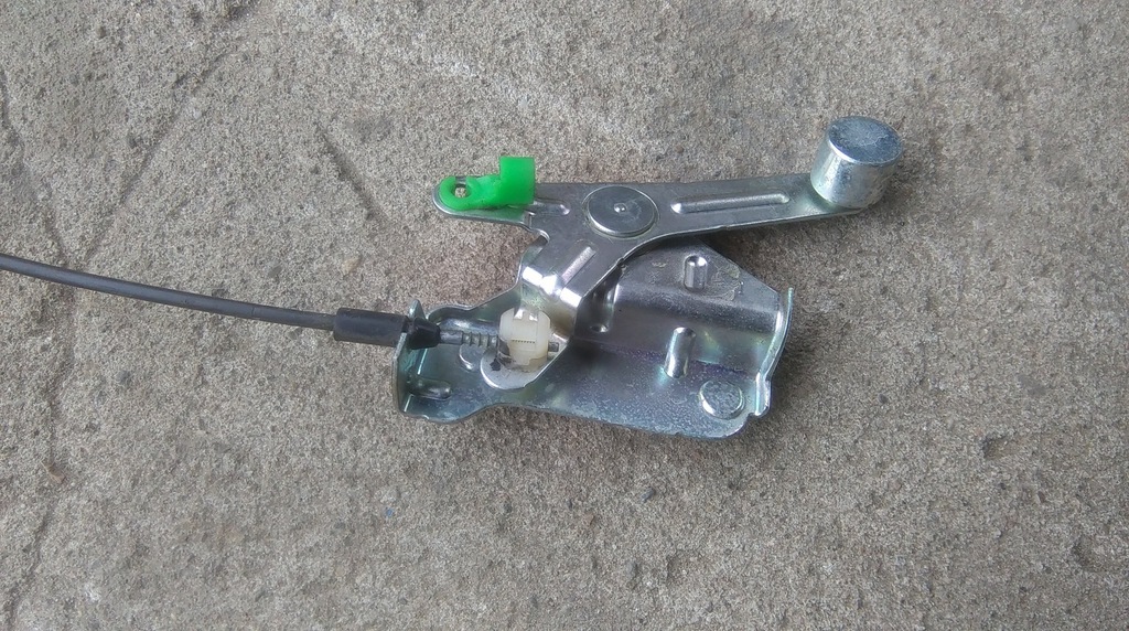 фото №1, Mazda 5 05-10 ролик направляющая левый задняя дверь