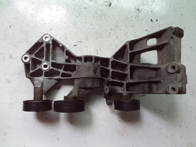 Купить Mercedes a klasa w169 1.5 b кронштейн генератора