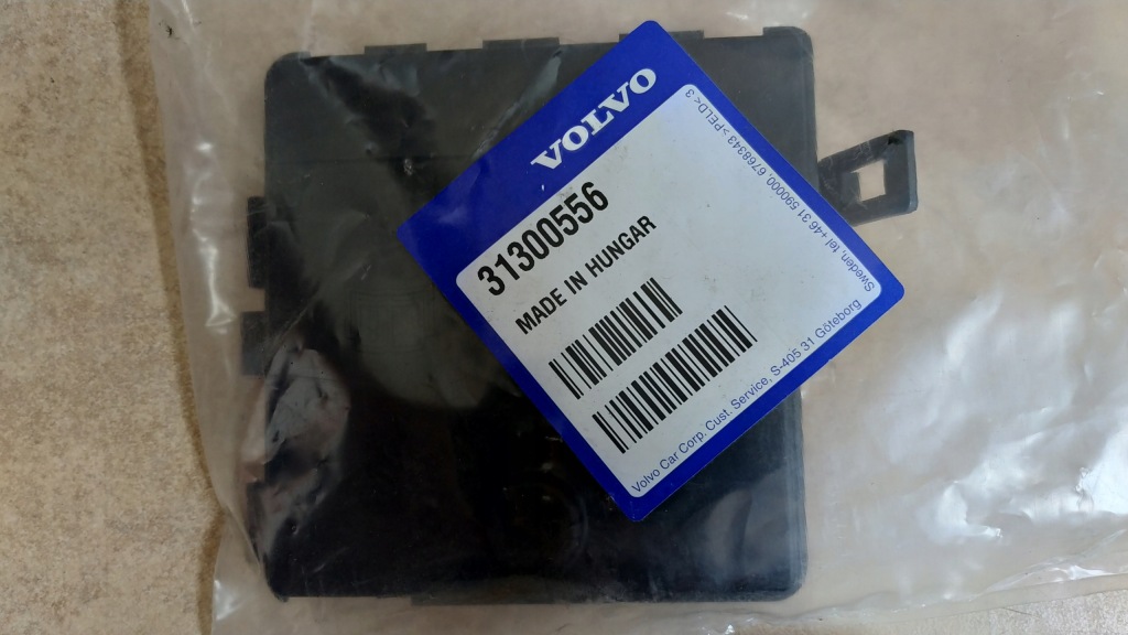 фото №1, Volvo v50 s40 c30 заглушка предохранителей 31300556