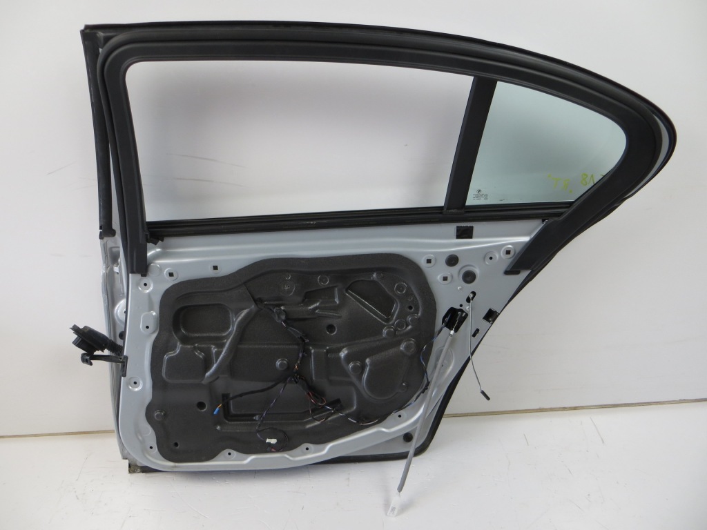 Дверь правый задний  правое задние bmw 5 f18 glacier a83 в Украине