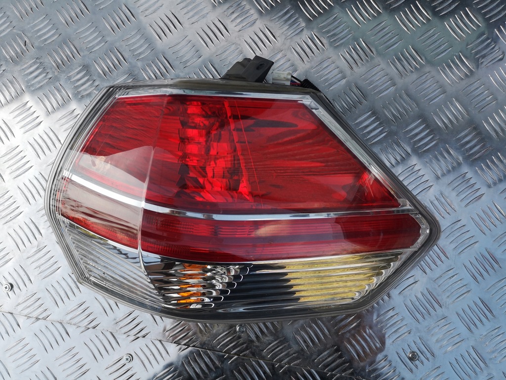 фото №1, Nissan x-trail t32 лампа правая задняя led