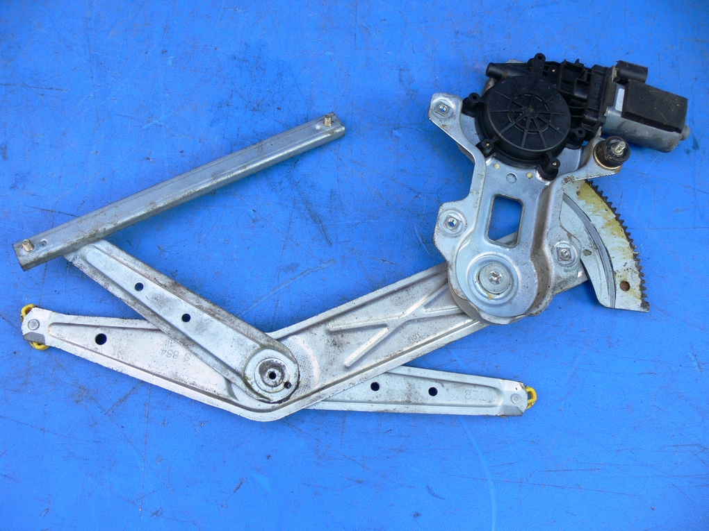 фото №4, Механизм моторчик подъемник стекло перед alfa 166